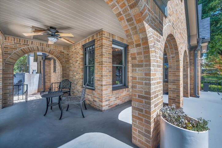 Exceptional Luxury Home Central Austin gallery image 5