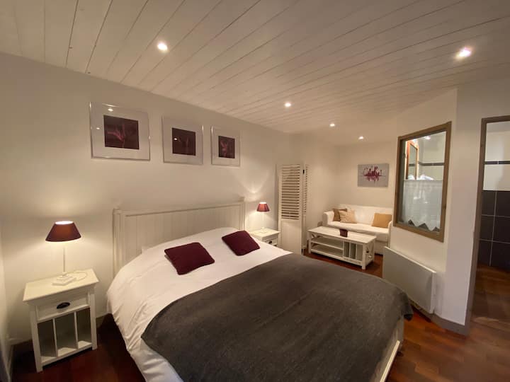 卧室可容纳2-4
人-床160 x 200厘米和沙发床140 x 190厘米
大衣柜
带淋浴+马桶的卫生间