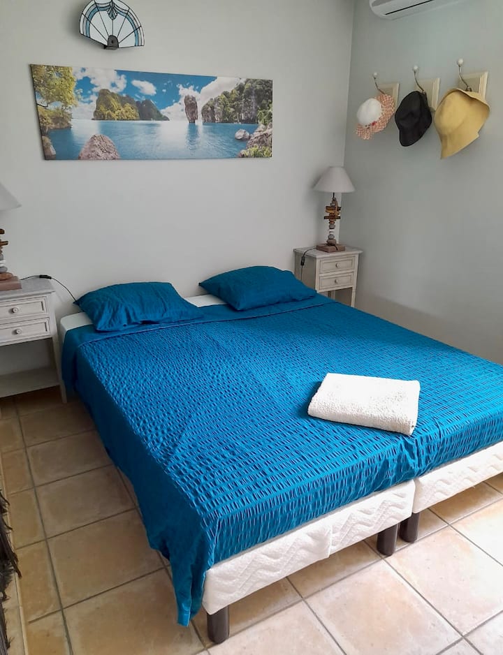 من المحتمل أن يكون سريرًا منفصلًا بمقاس كبير