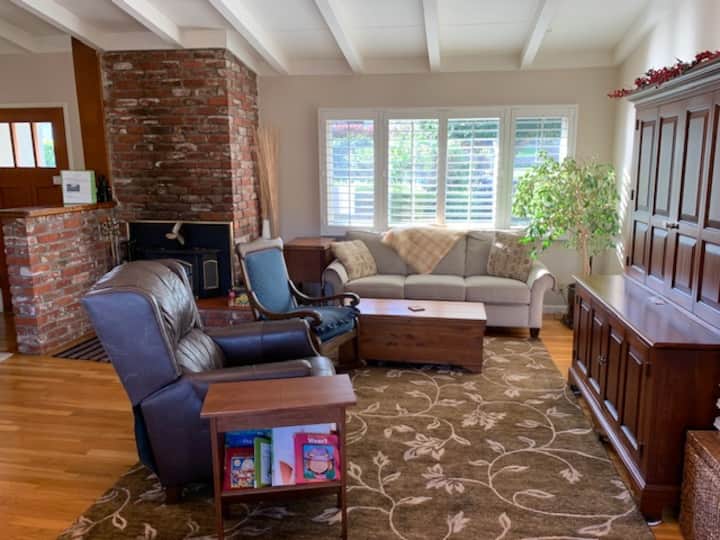 Del Rey Oaks - Easy Access To Carmel, Pb, Mry. - Big Sur, CA