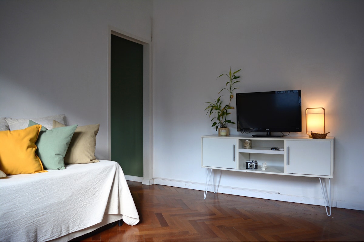 Top performing Airbnb: Sunny Airbnb. Theater District. in Balvanera