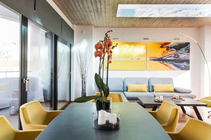 The HostMaster Persephone Skyline Pool Oasis