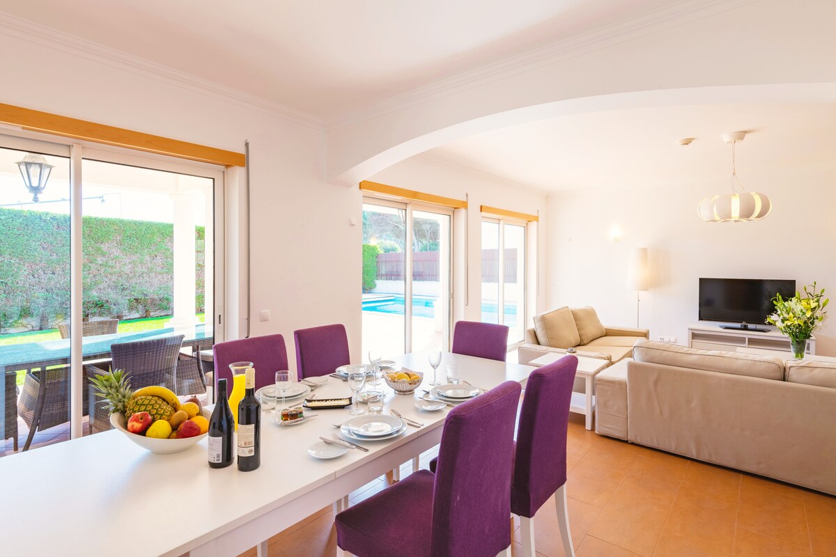 Airbnb em destaque: Fabulous Villa with Private Pool em Amoreira