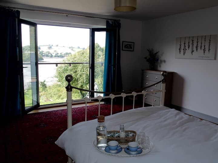 Ჯულიეტას ორადგილიანი აპარტამენტი. Ხედები მთელს ბაღში, creek მდინარე Dart