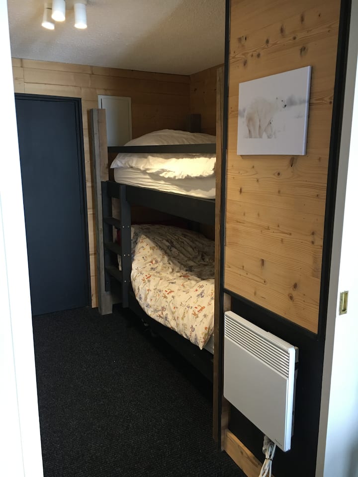 Ambienti i dhomës së gjumit