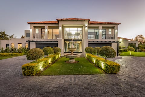 Luxury Tuscan House in the Winelands