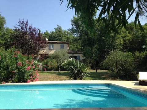 Beautiful quiet villa, private pool, 3 stars