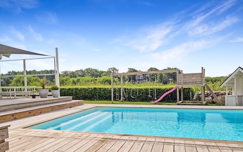 Luxury villa of 300 sqm w/ pool,spa,gym,playground