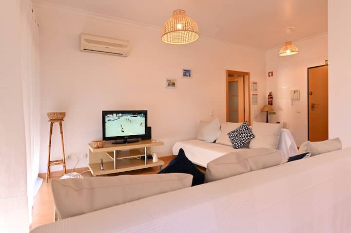 ห้องนั่งเล่น - โทรทัศน์/
ห้องนั่งเล่น - โทรทัศน์