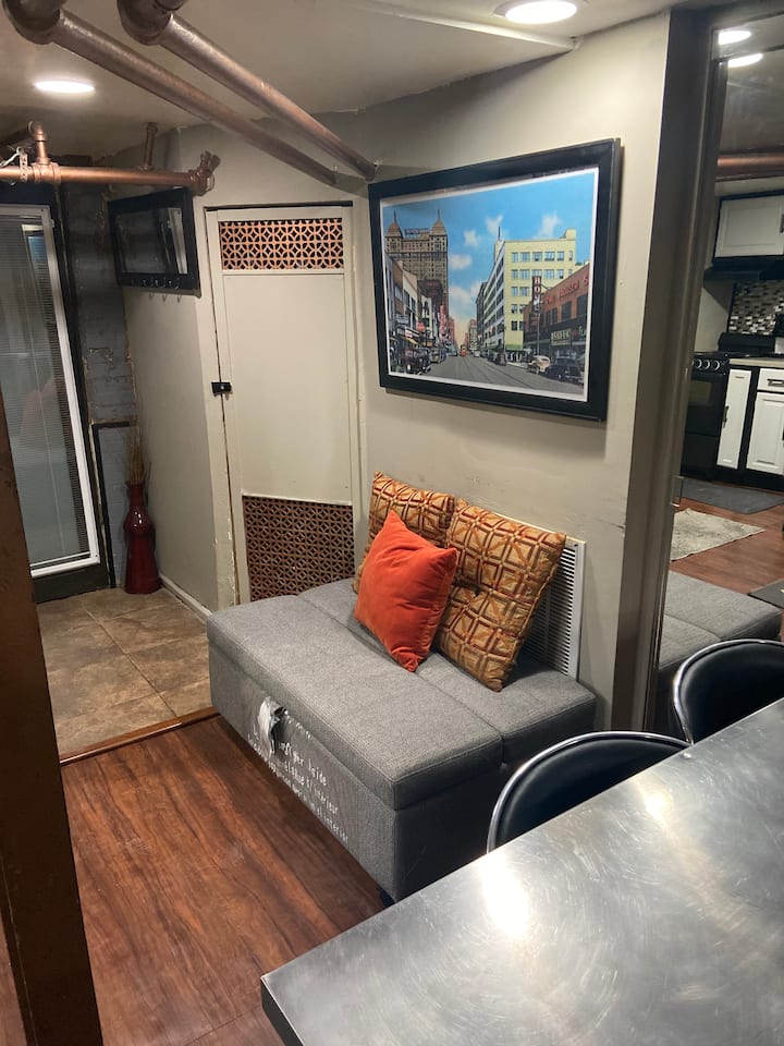 ОСМАНСКАТА КУХНЯ ВЛИЗА В ЕДИНИЧНО ЛЕГЛО.  ТОВА Е В ДОПЪЛНЕНИЕ КЪМ ДИВАНА, КОЙТО ВЛИЗА В ДВОЙНО ЛЕГЛО.