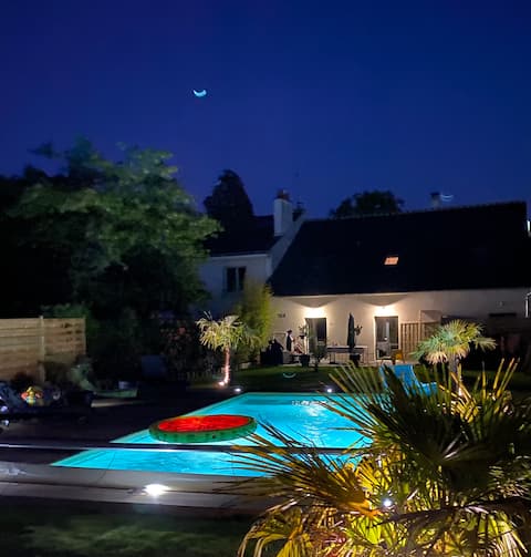 House on the outskirts of Tours with pool