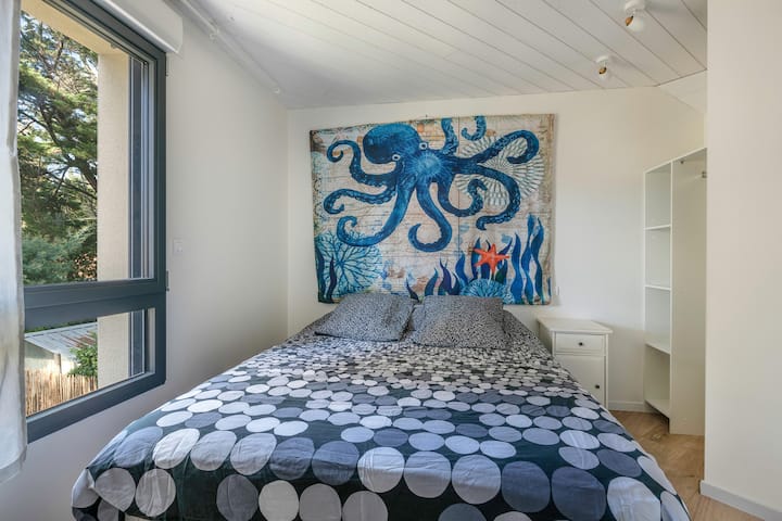 Dormitorio 4 arriba, cama queen size.