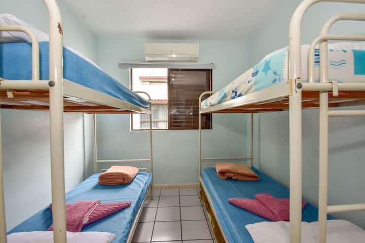 AIRE Equipment تقسيم 12000 BTUS، في المسكن يمكن ضم أسرّة LAS للزواج.
