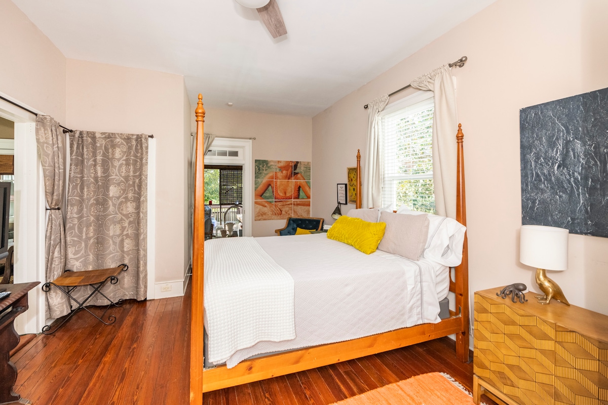 Самостоятелен суит - повече от 275 кв. м. закрита самостоятелна всекидневна + самостоятелна баня и веранда