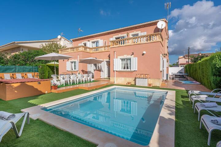 2 Villas with heated pool, large groups gallery image 3