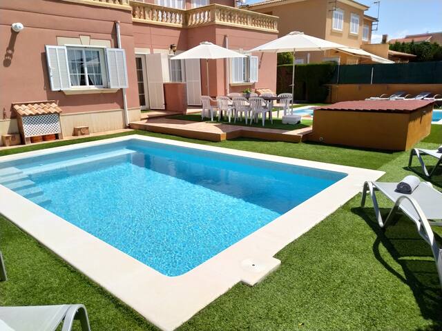 2 Villas with heated pool, large groups gallery image 4