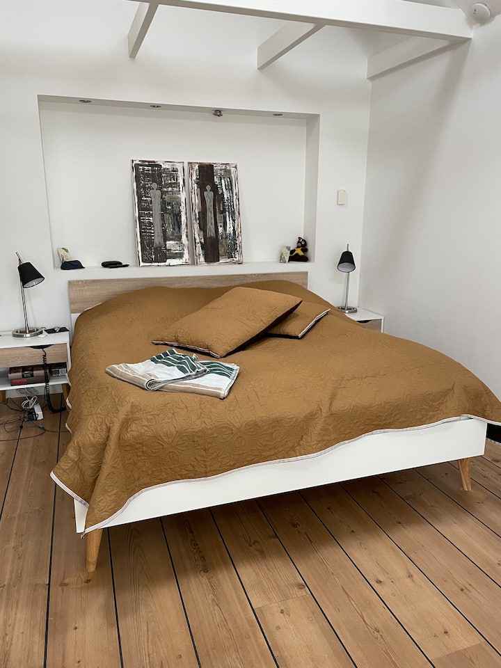 Spálňa s manželskou posteľou