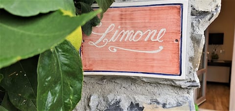 MONTEDIVALLI near 5 TERRE  limone