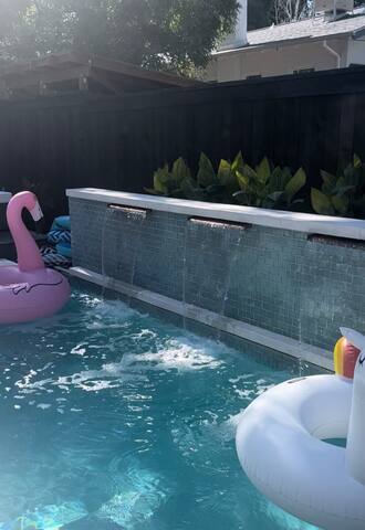 Pool, hot tub, sauna! Your own spa in the city! gallery image 5