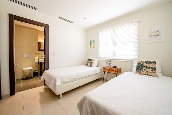 segundo dormitorio con dos camas individuales