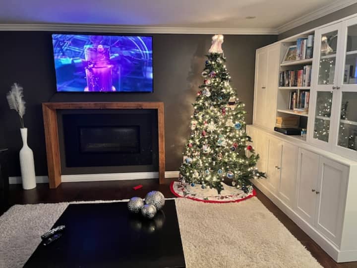 North Vancouver- Location Location- 4 Bedrooms - 6400