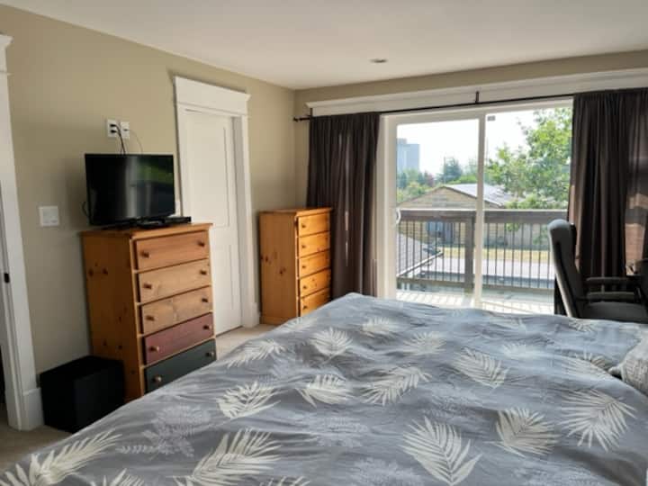 Dormitorio principal con cama king
