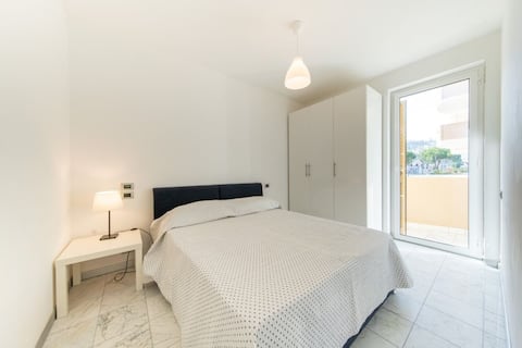 Beachfront Haven Sleeps 8-9 high speed Wi-Fi