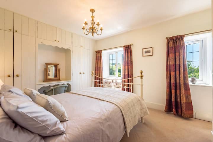 חדר שינה ראשי בגריניץ' קוטג'