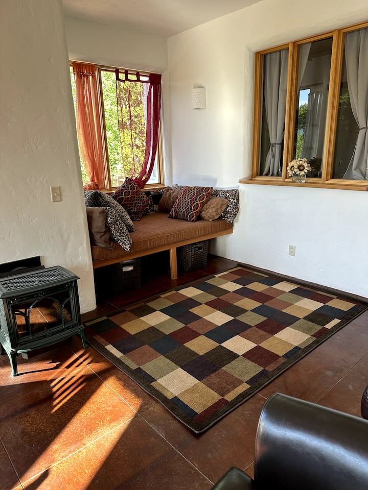 Sebule yenye Jiko la Kupasha Chuma