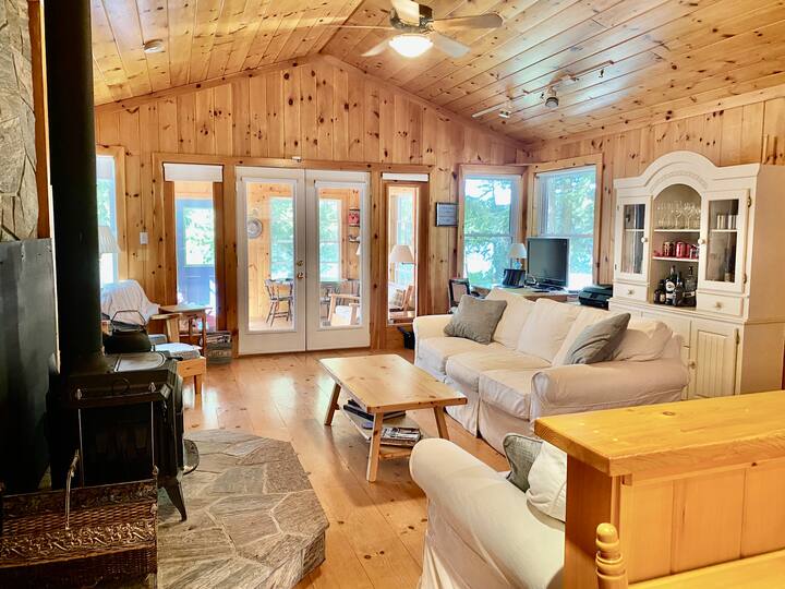 BalaRetreat on the Moon River in Muskoka Cottages for Rent in Bala