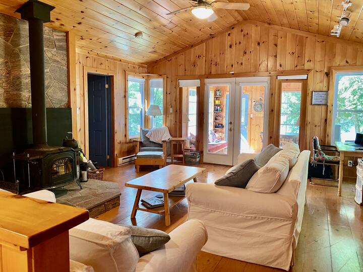 BalaRetreat on the Moon River in Muskoka Cottages for Rent in Bala