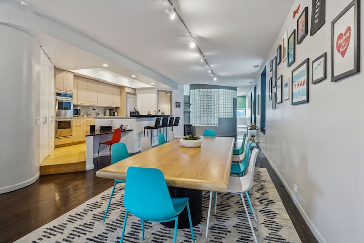 711 The Penthouse gallery image 4