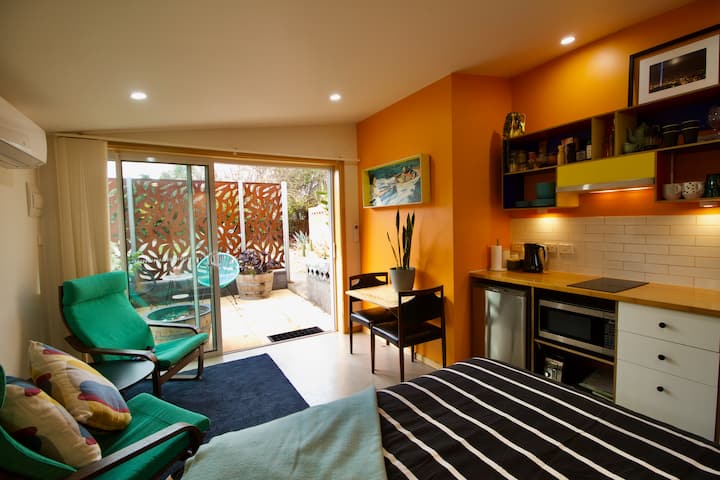 Funky Lutana Studio + Courtyard - Hobart