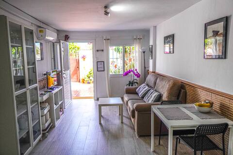 Cozy independent studio close to the beach