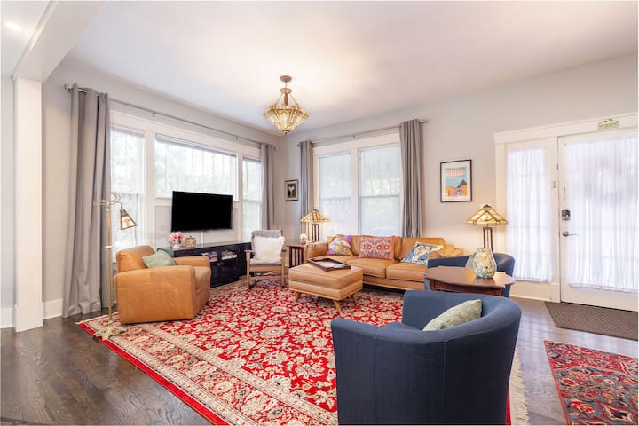Historic Renovated Bungalow near Vandy and Belmont