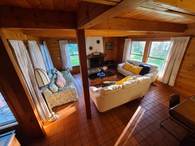 Lakefront Chalet in Montreal gallery image 2