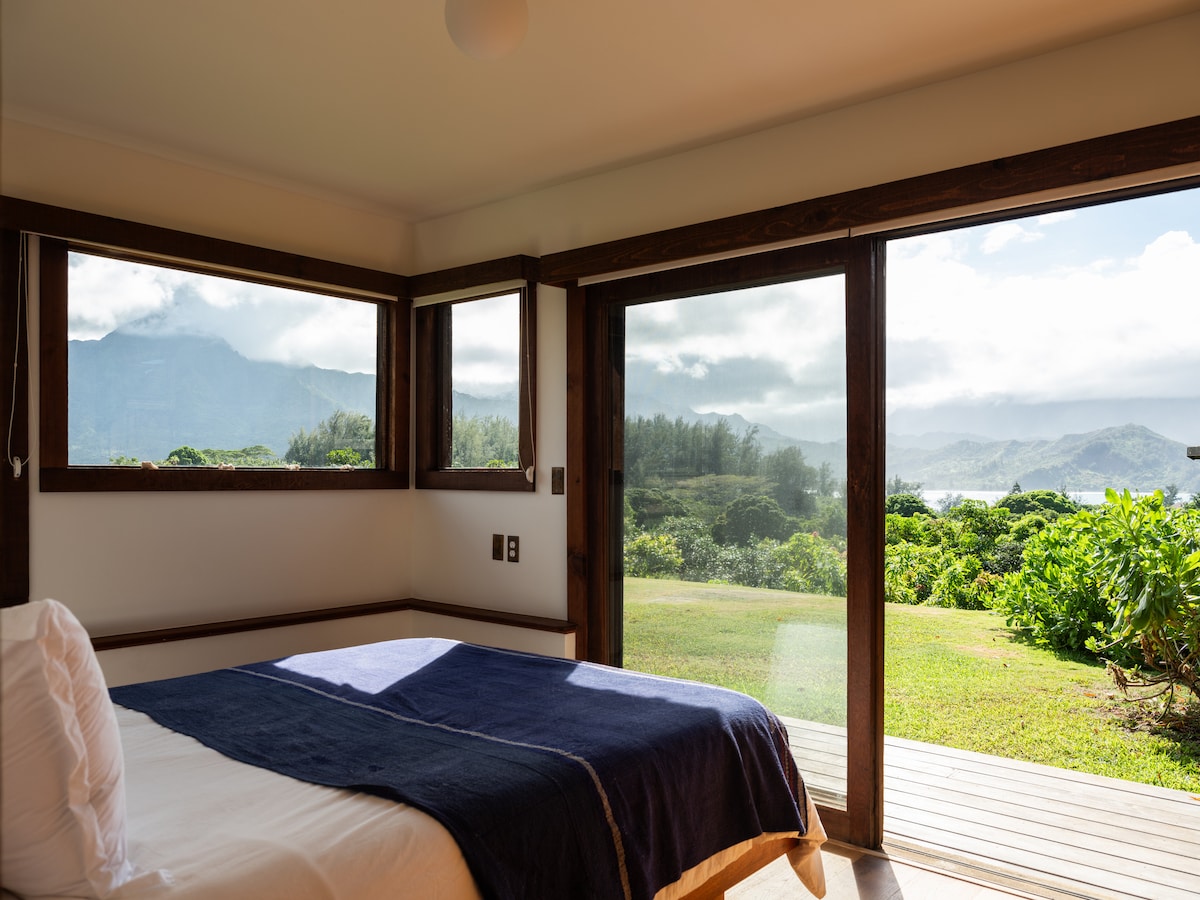 Guest bedroom 1 with ocean and mountain view
