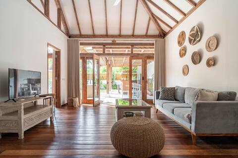 Kempas Villa 2, stunning family villa @ Gili Air