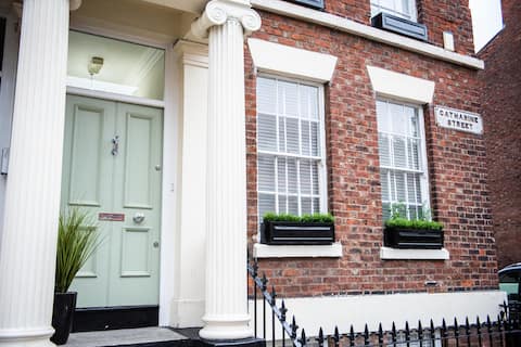 Sleeps 24 £100 pppn Extra guests pro-rata