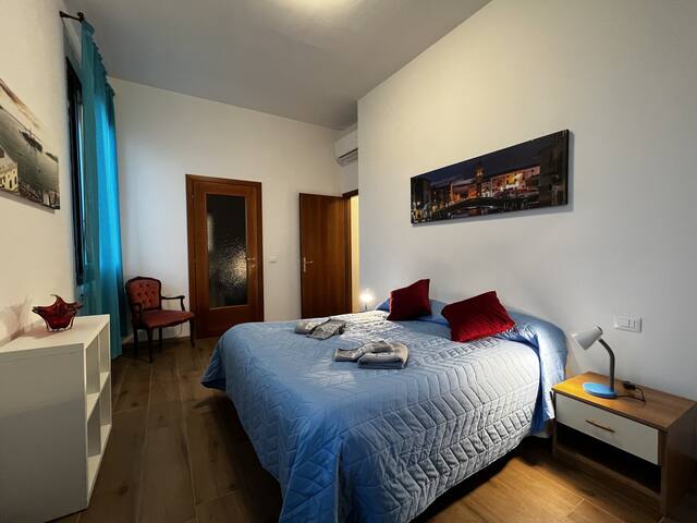 TINTORETTO 1 CON TERRAZZA IN LEGNO SOPRA IL TETTO gallery image 3