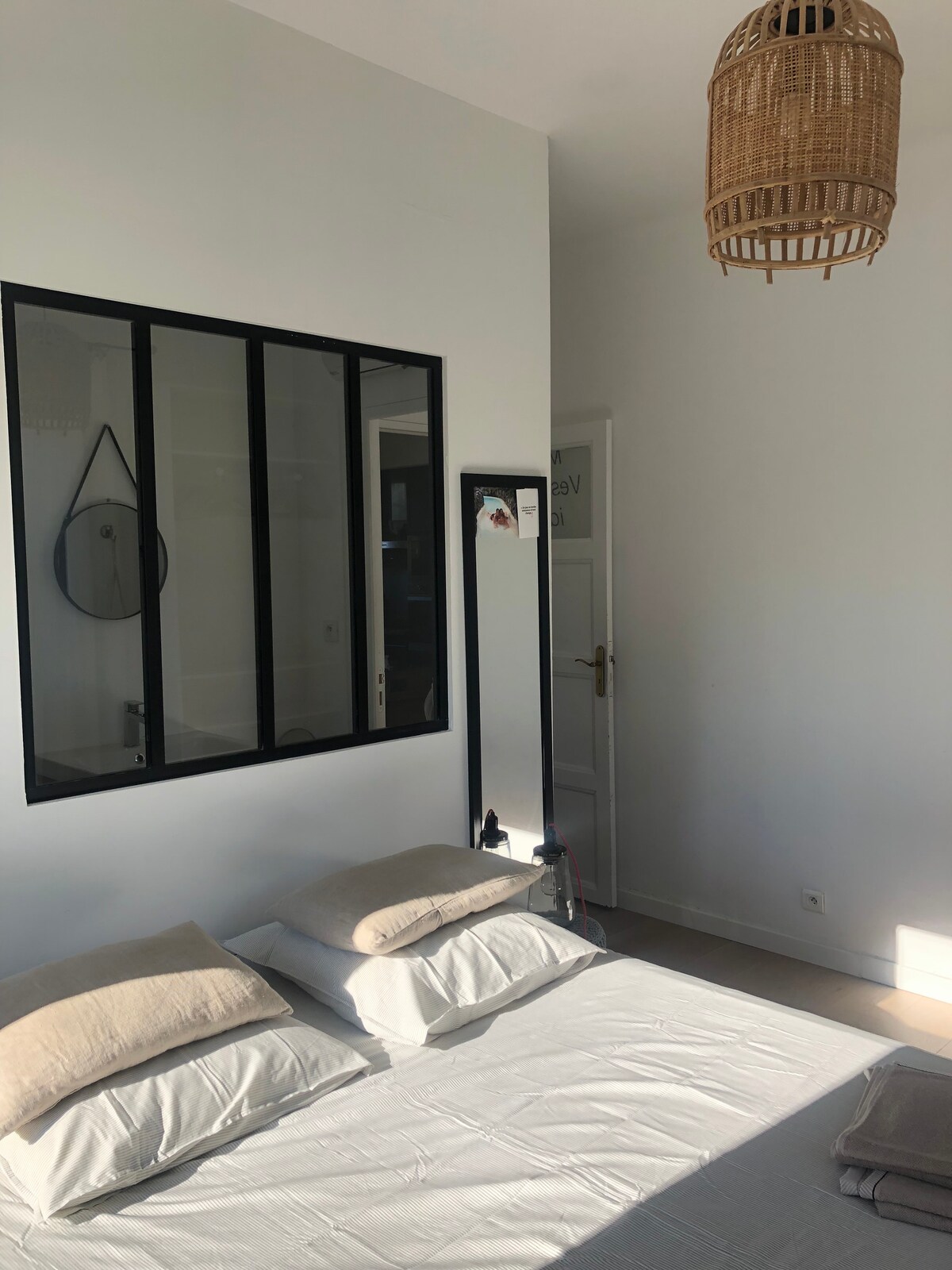 Slaapkamer 1 boven: douche, toilet, wastafel, dubbele blootstelling