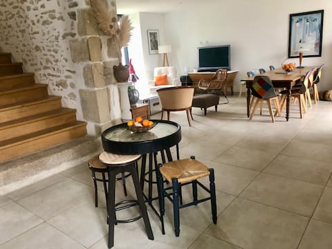 Country house with pool and pond