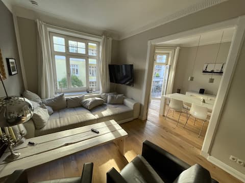 Beliebte Airbnb-Anzeige: Design 3-room Art Nouveau apartm. centraly located in Hoheluft West