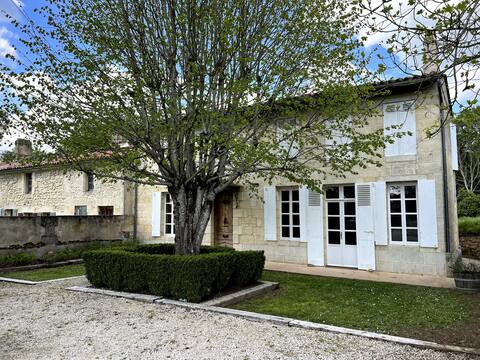 The Stone House Sadirac - 30 mins from Bordeaux