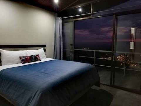 Casa Linda Vista Cuidad Neily Suite with a King-sized Bed