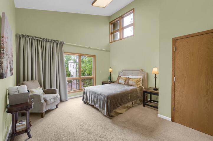 Luxury modern Villa | Downtown | Convention gallery image 3