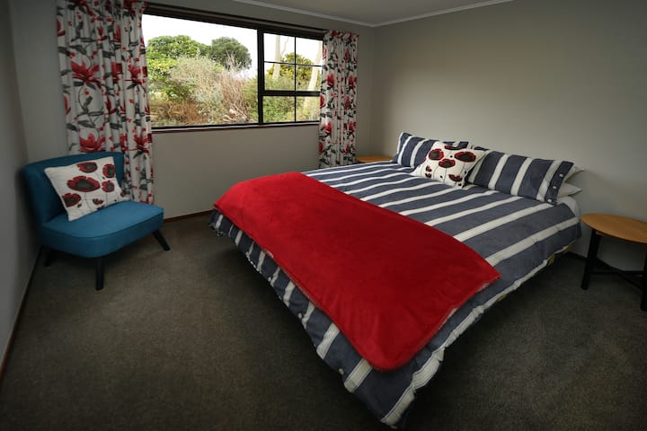 Queen Size Guest Room