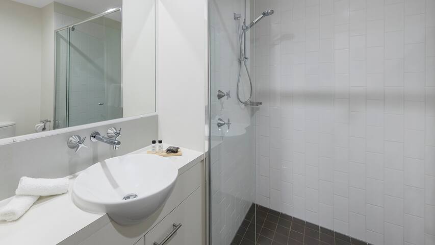 2 Bed 2 Bath – Short Walk to Queen St Mall gallery image 3