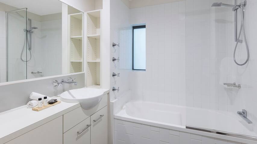 2 Bed 2 Bath – Short Walk to Queen St Mall gallery image 2