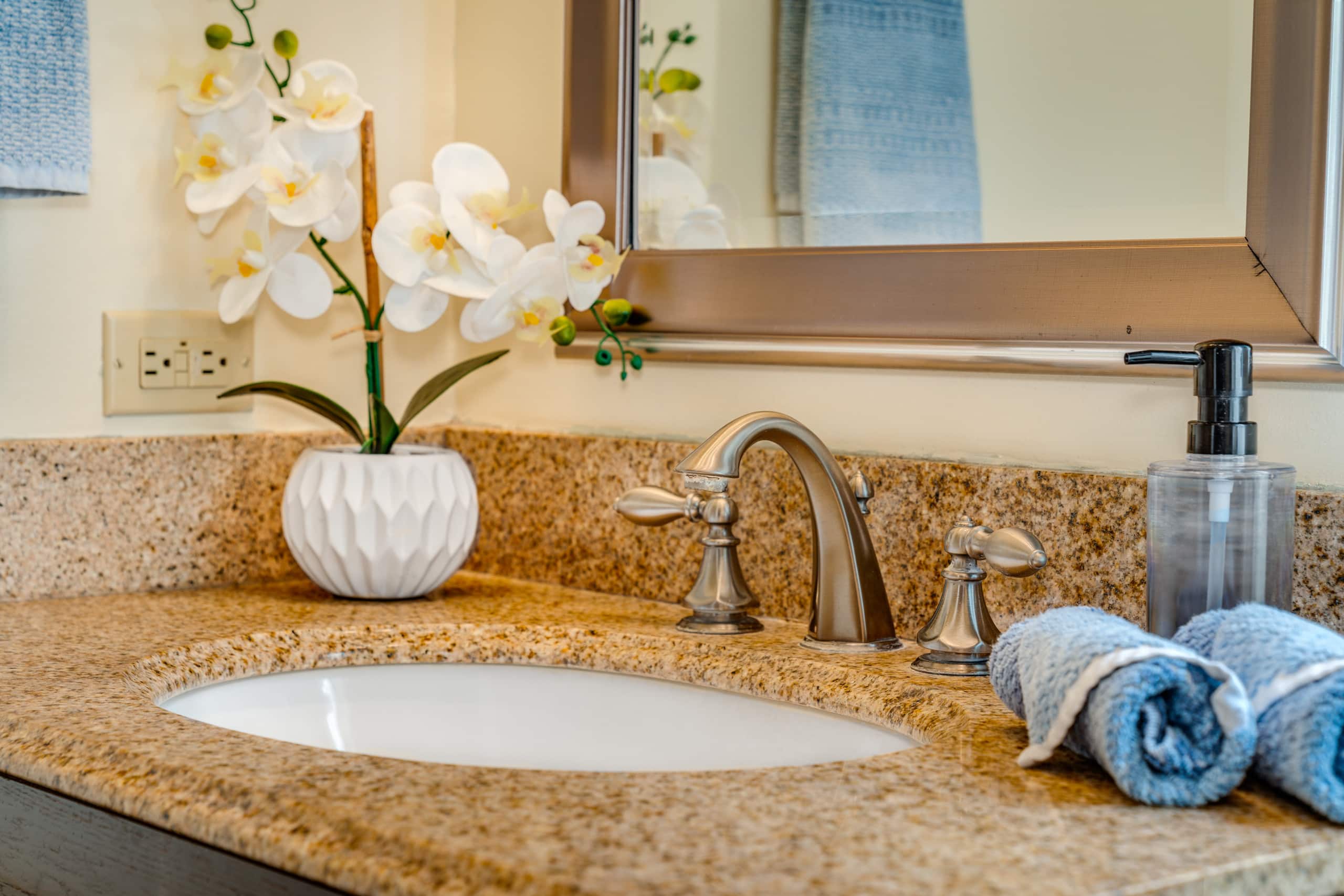 Condo in Honolulu · ★4.74 · 2 bedrooms · 3 beds · 2 baths - Image 16